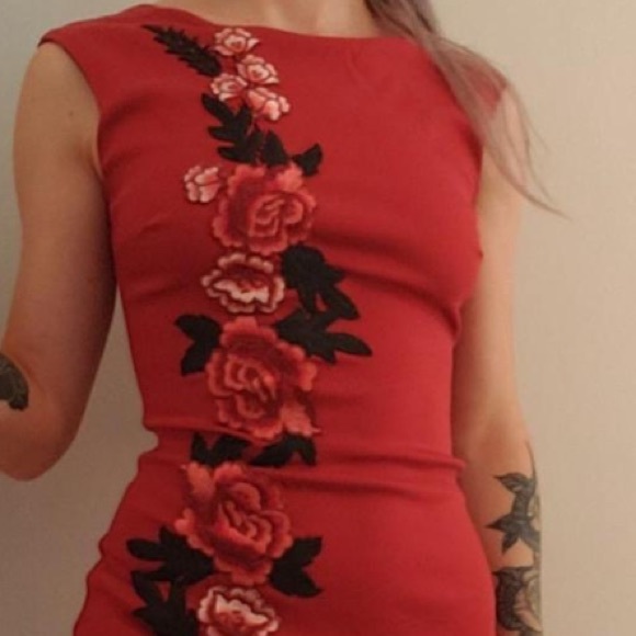 Long red dress. Worn once for a wedding - Picture 5 of 5